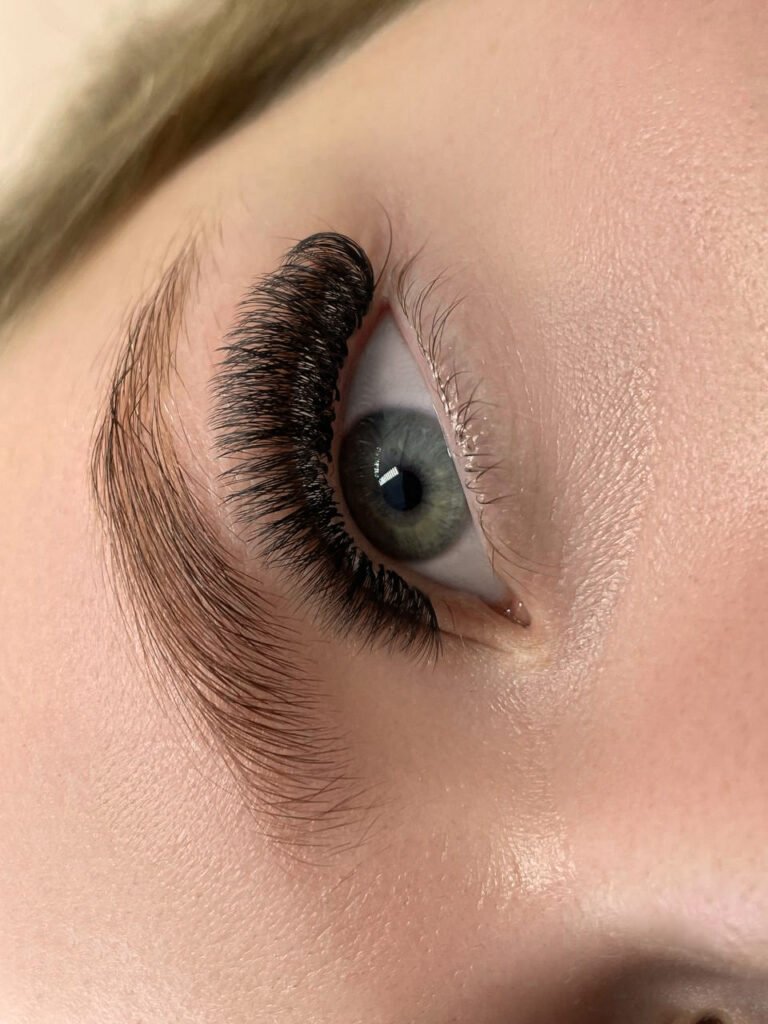 Russian Volume Glamour look (3/4D) result, example 3
